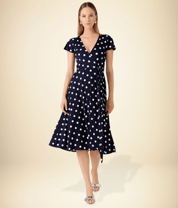 how to dress to hide a belly by using the wrap style of dress
